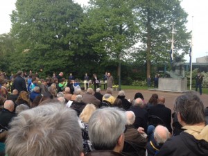  Onder begeleiding van klarinettist Frank Woerdeman zingt Bruun Kuijt Ben Ali Libi